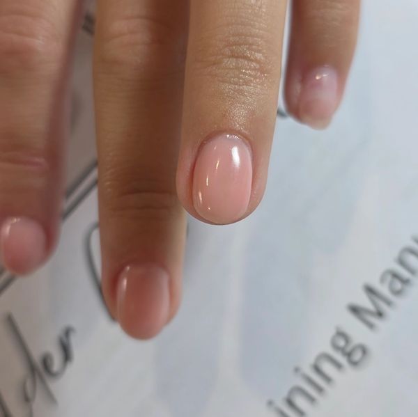 Builder gel nails course at Vonnie’s with professional nail training and application techniques.