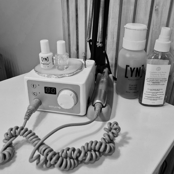Private 1:1 nail training course at Vonnie’s Academy with personalised coaching and support.