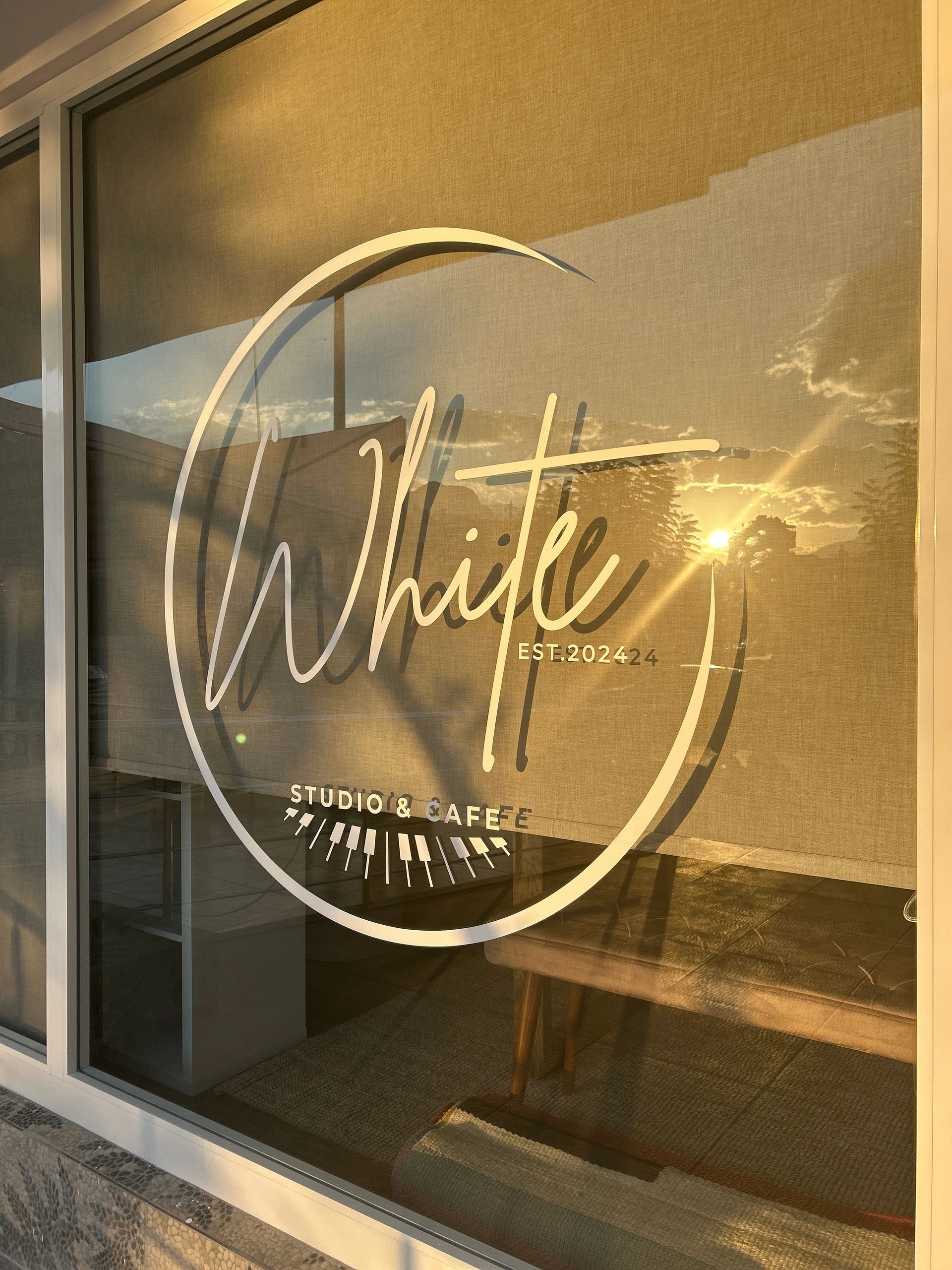 White Studio Cafe