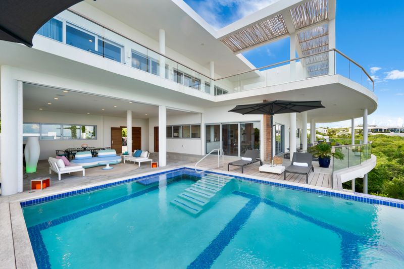 Villa S