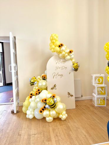 A bee balloon display for first birthday.