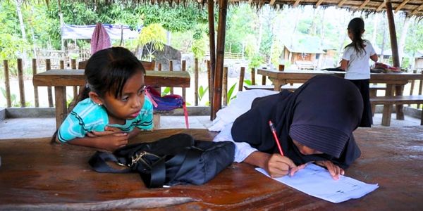 Children learn english together