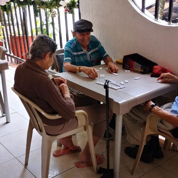 jugando domino