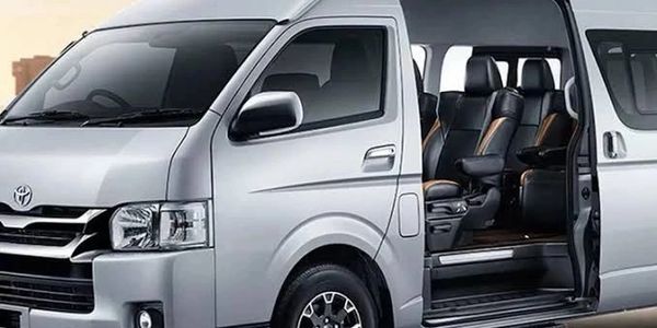 Mobil Hiace