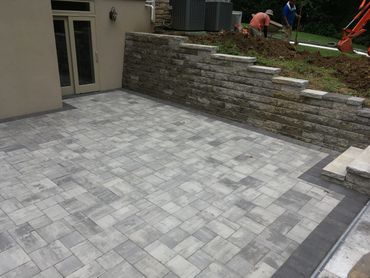 EP Henry Bristol stone paver patio in pewter color and retaining wall