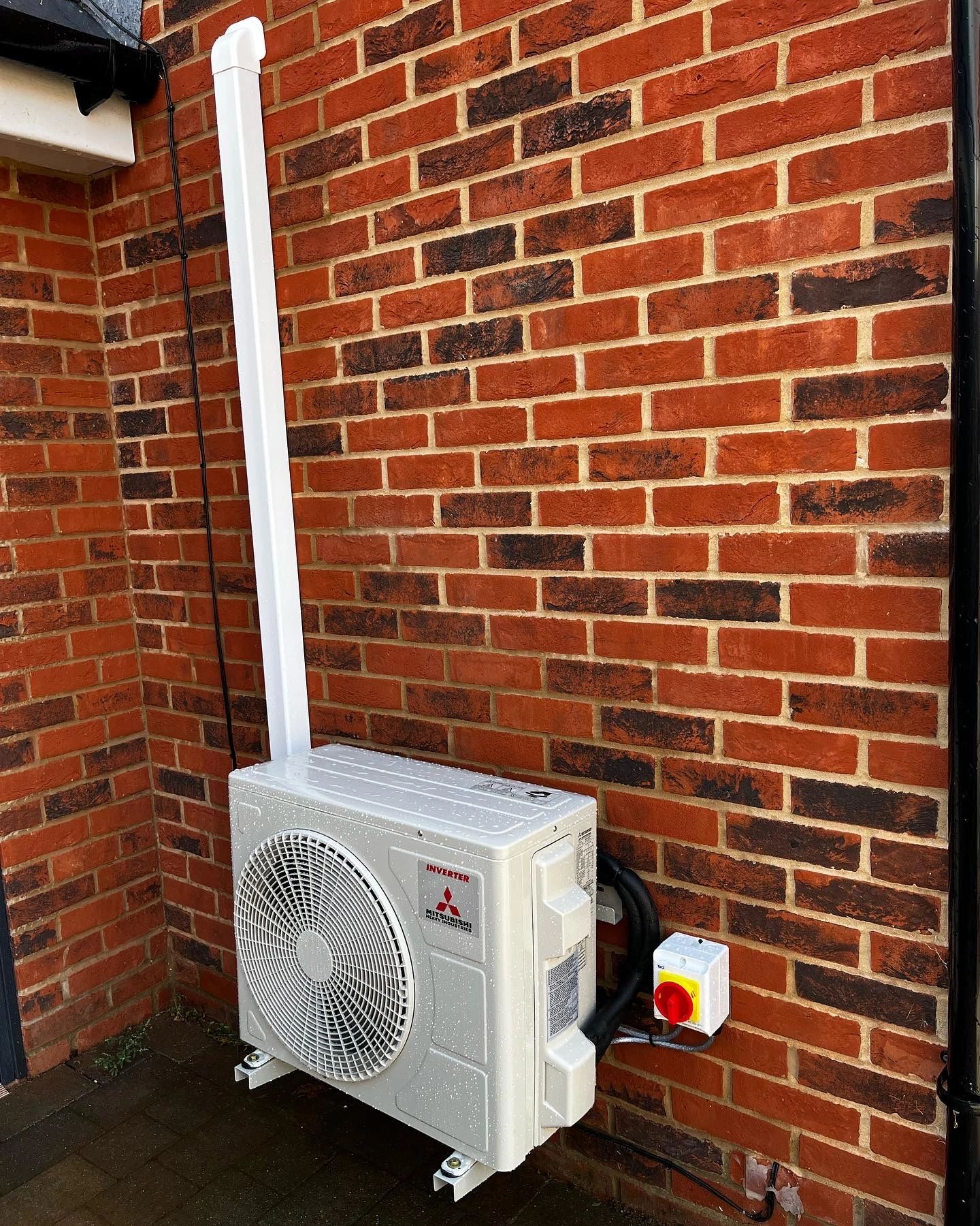 2.5Kw Mitsubishi heavy air conditioning system installed in a residential property.
#Mitsubisbiheavy