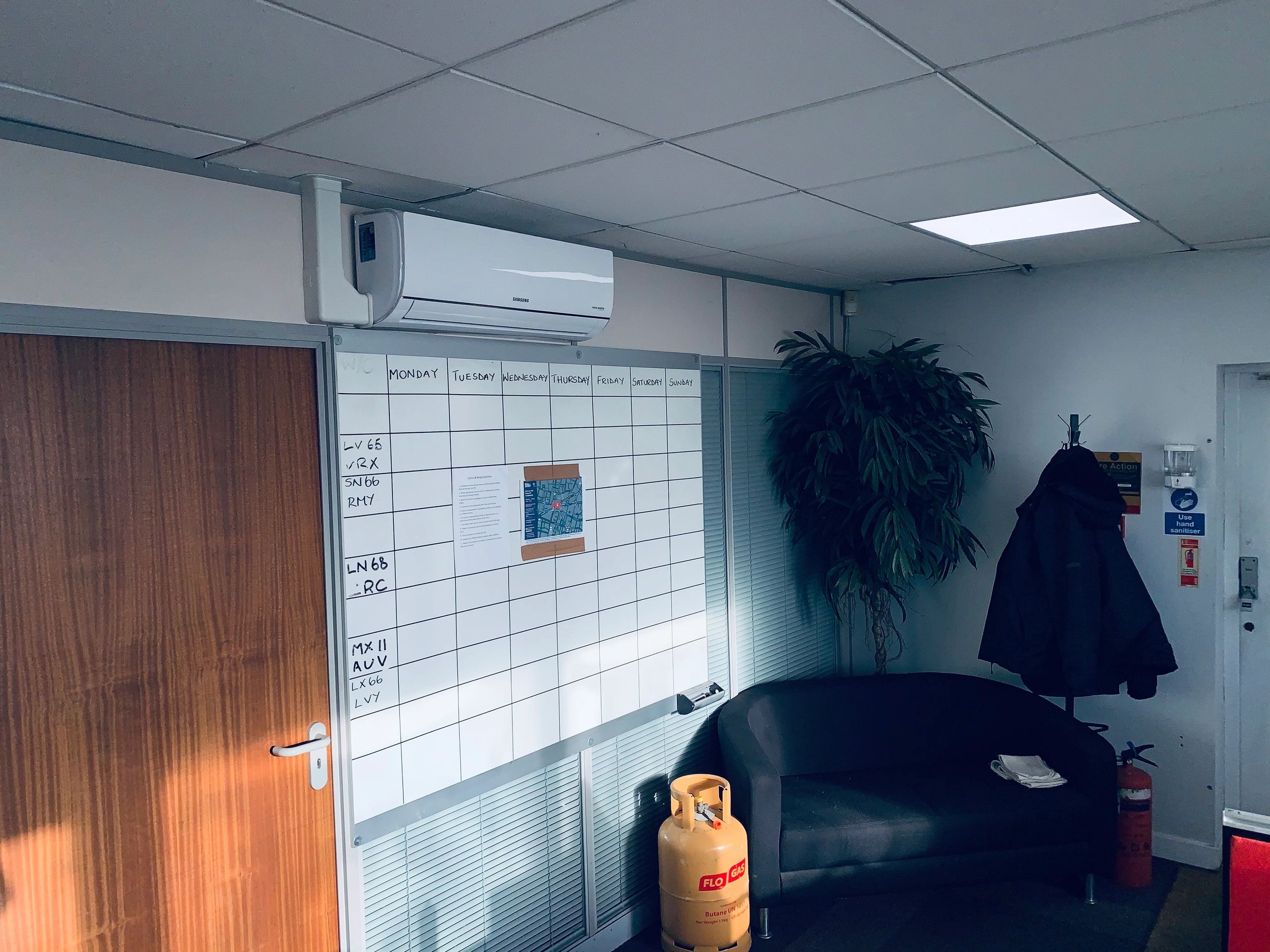 Samsung 2.5Kw split system installed in an office complex in Dagenham.
#Samsung
#Airconditioning