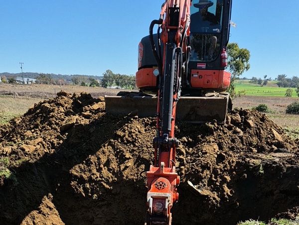 Plumbing in Inverell with an excavator 