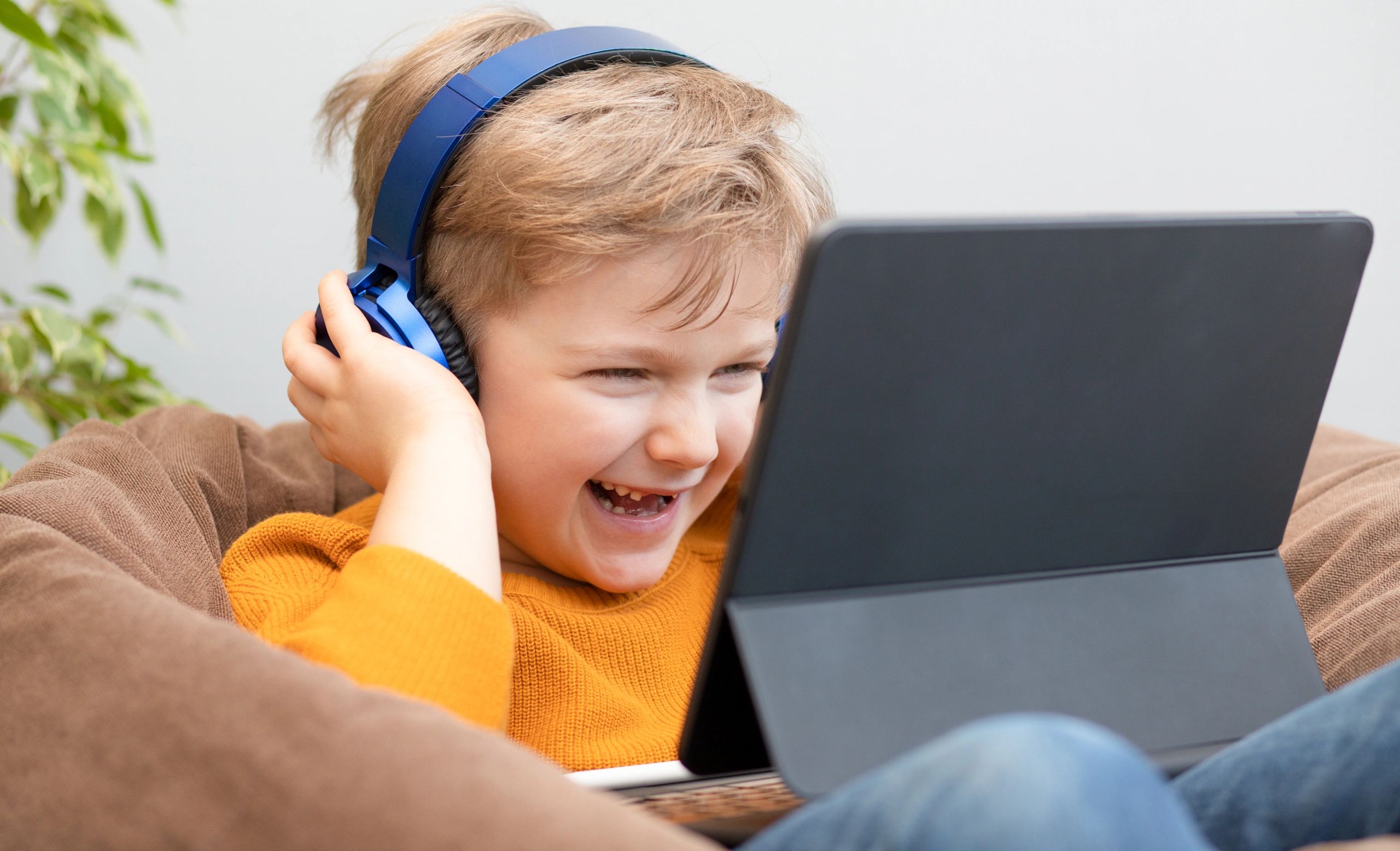 Preschoolers watching age-appropriate YouTube Kids content safely