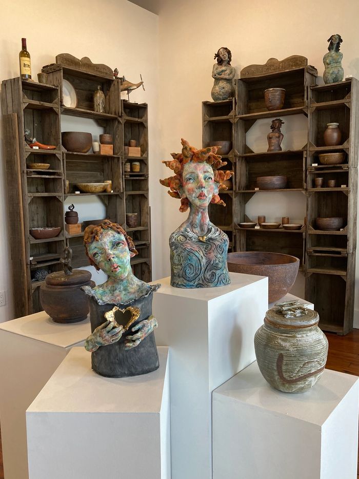 A potter and a sculptor gallery. 