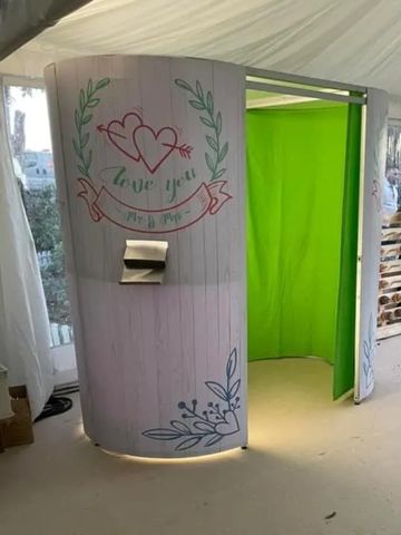 Rustic photo booth wedding booth