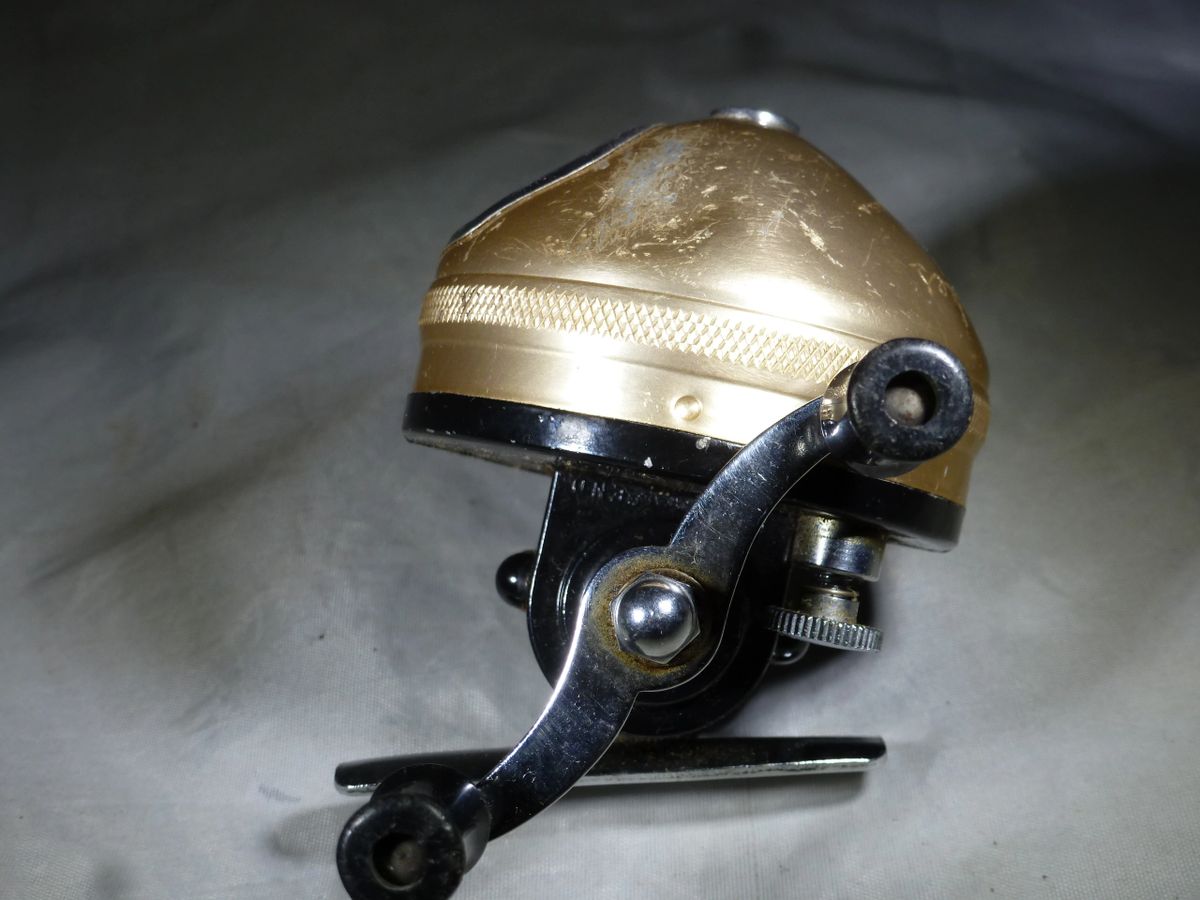 Great Lakes Holiday 98 - Unusual Upright Spincast Reel