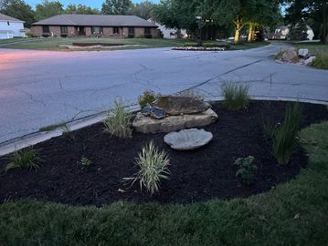 Squirt N' turf Lawn Care Service mulch job done in Blue Springs, MO