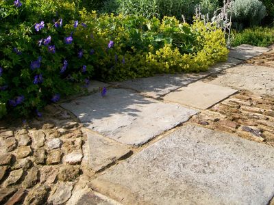 Bargate stone sets laid with York stone Paving