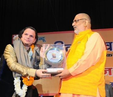 Kavi Prabhat PARWANA awarded by Shri Avdhoot Ji Maharaj - Head of Kalka Ji Mandir, Delhi