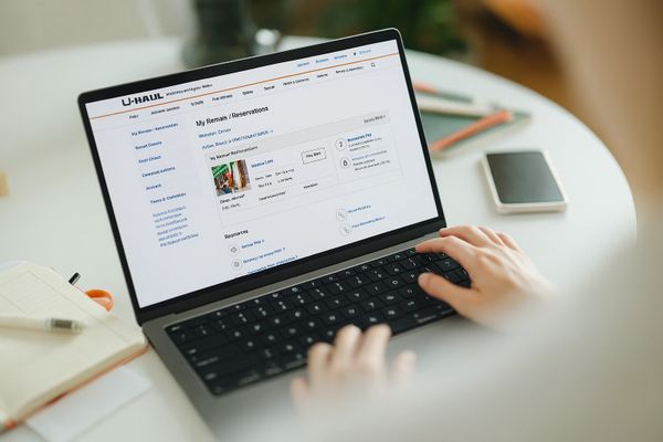 U-Haul Dashboard to manage storage rental and book self storage units and U-haul trucks. 