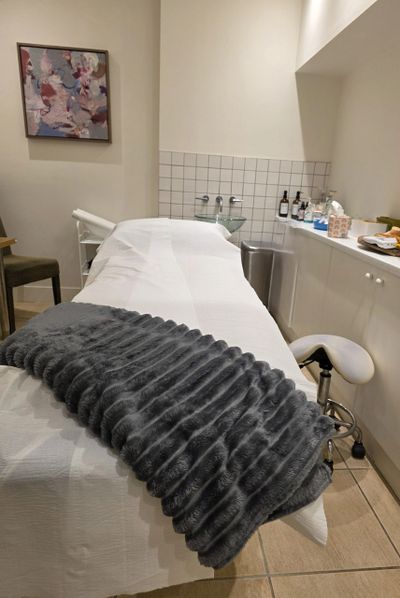 Calm acupuncture clinic room set up in Richmond