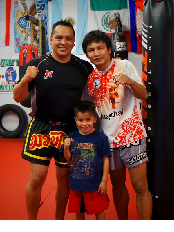 Brady Ochoa (4 years Old) and his father were coached by the Legendary Multi Word Champion Lerdsila 