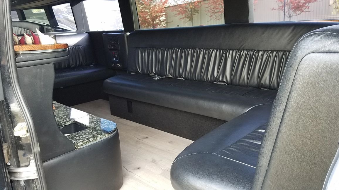 10 passenger Mercedes Benz Sprinter limo - Party Bus Eugene