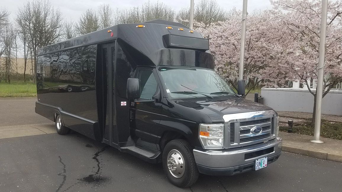 22 Passenger Eugene Party Bus