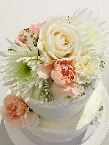 Elegant Floral Cake with Italian Buttercream and White Rose Bouquet