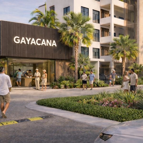 Entrada del edificio GAYACANA con personas y palmeras.
