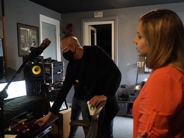 IVAN BARRERA GRABANDO EN EL ESTUDIO