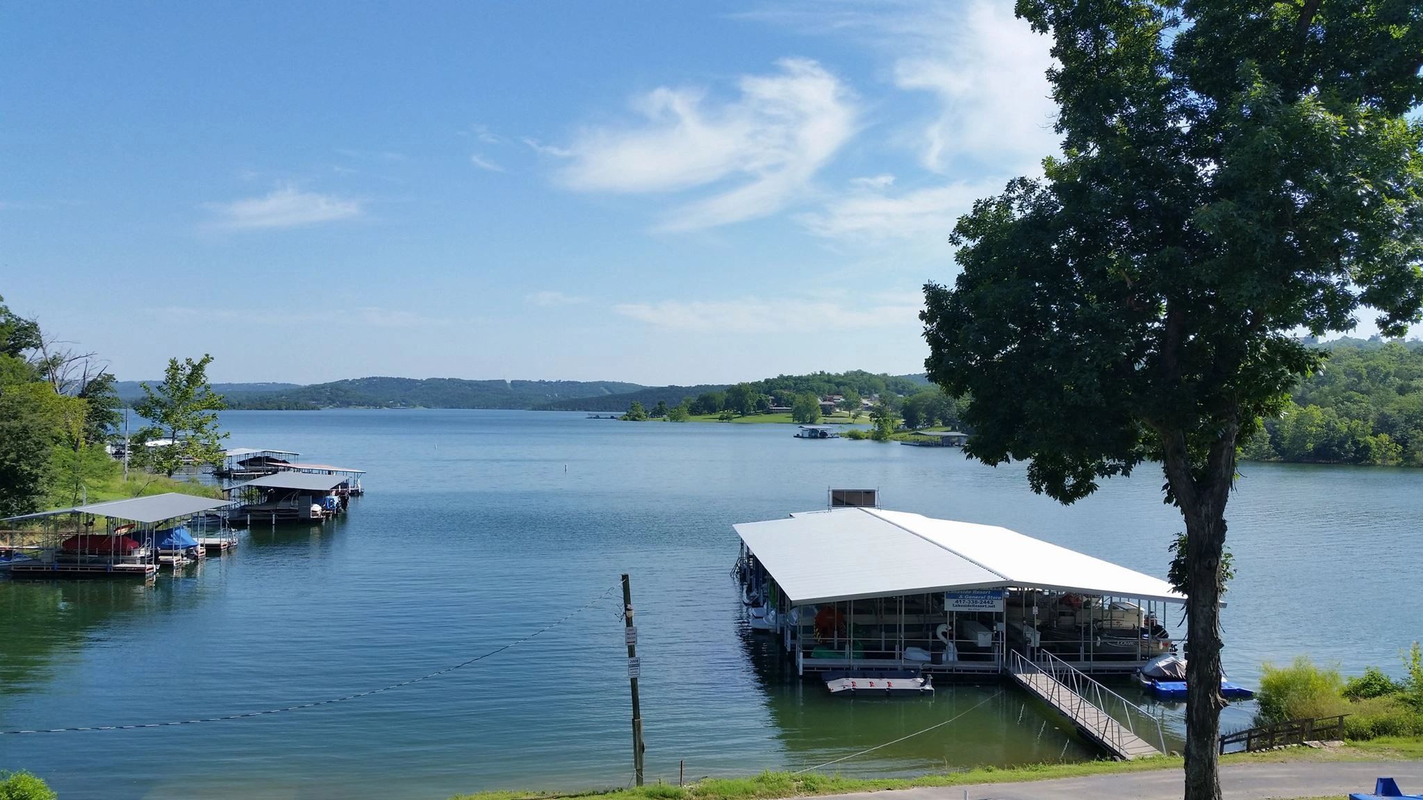 Restaurant - Lakeside Resort Restaurant