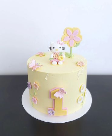 Hello Kitty cake