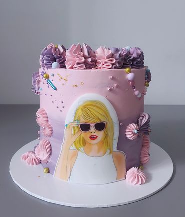 Taylor swift cake
