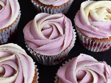 raspberry and white chocolate cupcakes with berry coulis and vanilla sponge