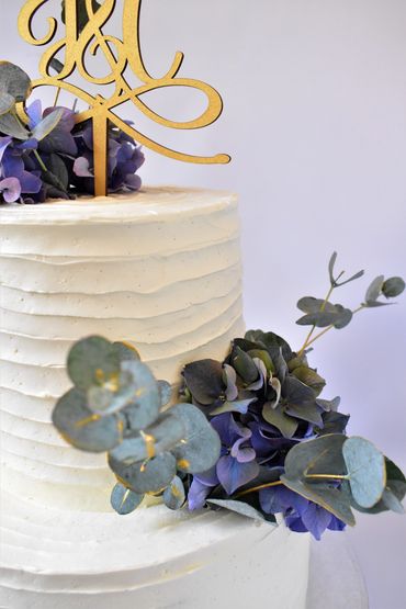 2 tiered wedding cake elegant with hydrangea flowers in vienna austria