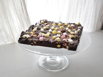 easter mini egg and mini marshmallow rocky road traybake