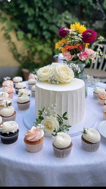 wedding cake and cupcakes in vienna austria