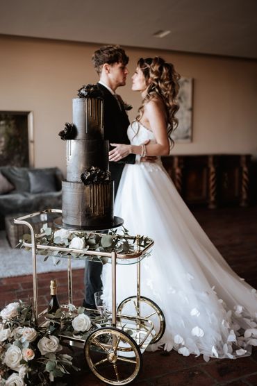 Black and gold wedding cake