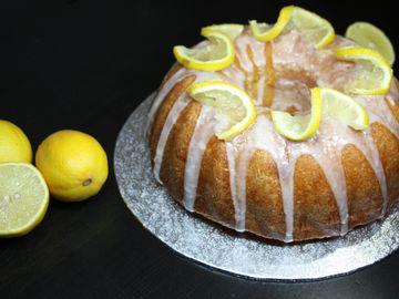 lemon drizzle cake finished with a lemon glaze and lemon slices