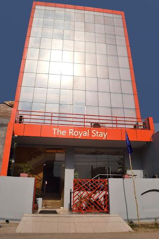 The Royal Stay offers air-conditioned rooms in Greater Noida. With free WiFi, this 3-star hotel offe