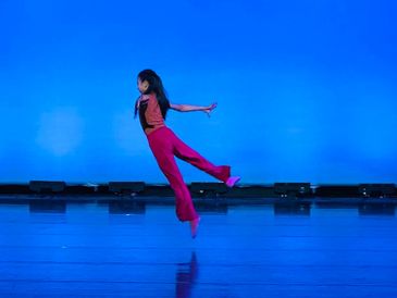 Long-term consistent practice reflects her earnest attitude and strong self-discipline.