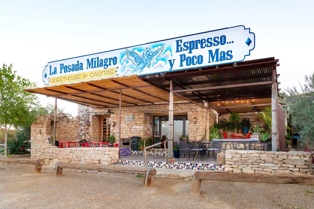 Espresso y Poco Mas outdoor dining area