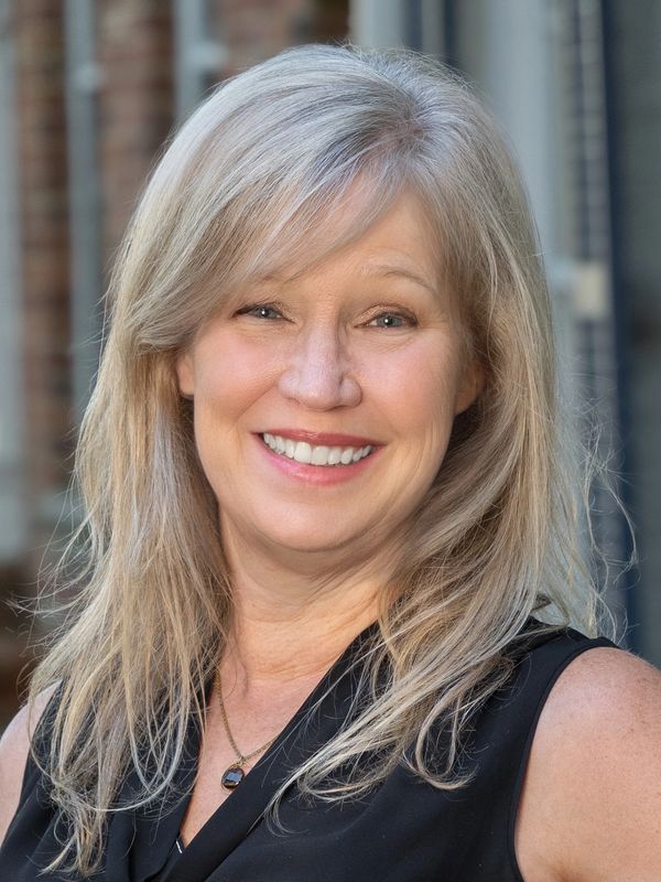 Photo of Cindy Mathys Certified Hypnotherapist
