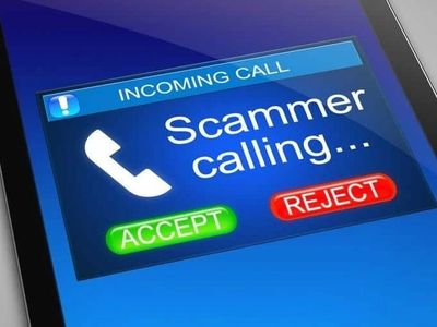 Phobe screen shows scammer calling.