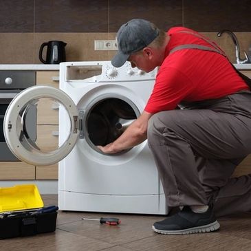 Appliance Repair Service Technician Repairing a Washing machine. Washer Repair in California. 