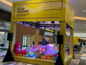 Human Claw Machine Rental - Chicago, IL