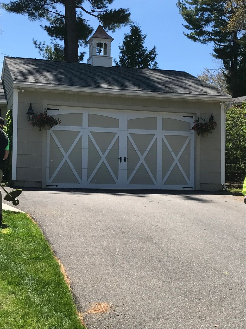 Garage cedar woos shake siding replacement and paint project.