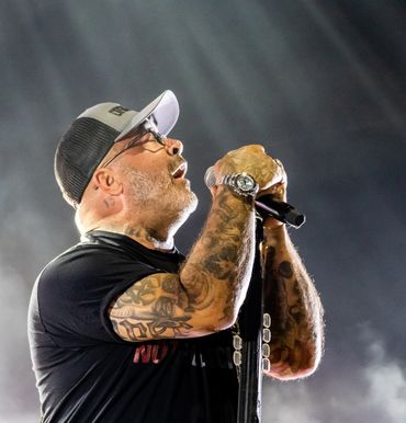 Aaron Lewis is best known as the lead vocalist, rhythm guitarist, and founding member of Staind. 