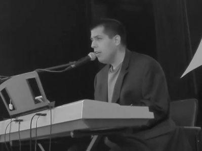 An autistic pianist and vocalist 