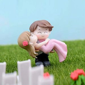 Couple Hug Resin Showpiece Couple Miniatures Romantic Gifts for Girlfriend (Hug Couple)