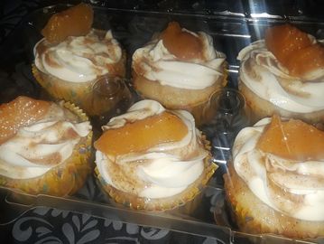 Peach cobbler cupcakes in a 6 count cupcake container
