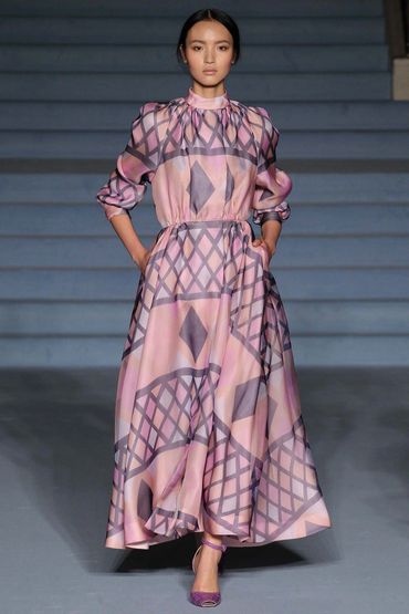 Emilia Wickstead Runway AW2015

Make up Designer : Emma O'Byrne
Hair: Snowden 