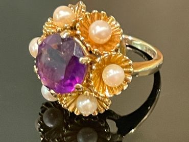 Stunning 9ct Gold statement ring with vivid colored natural Amethyst and Pearl ring.